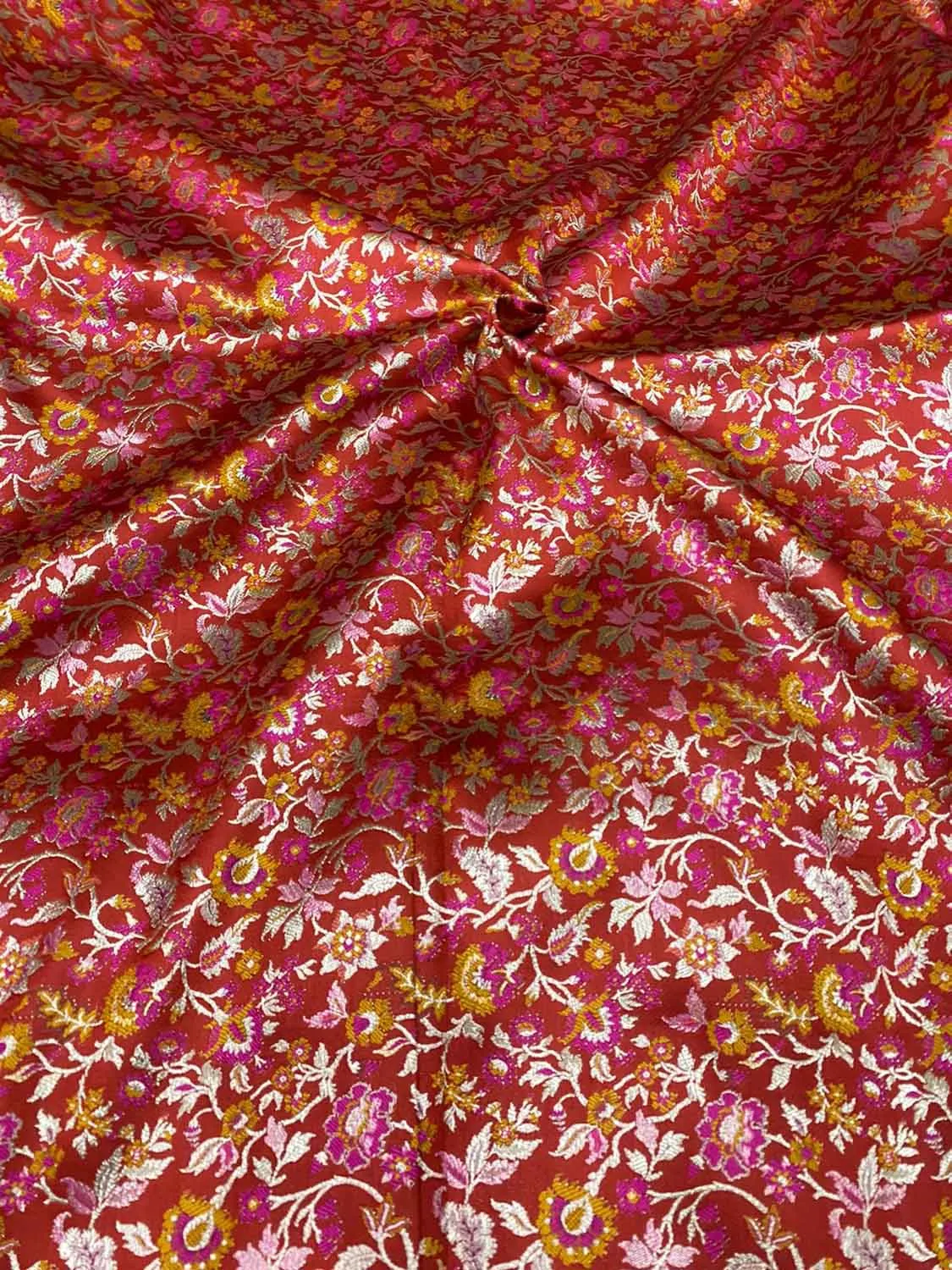Elegant Red Banarasi Meenakari Silk Fabric ( 2.5 Mtrs )