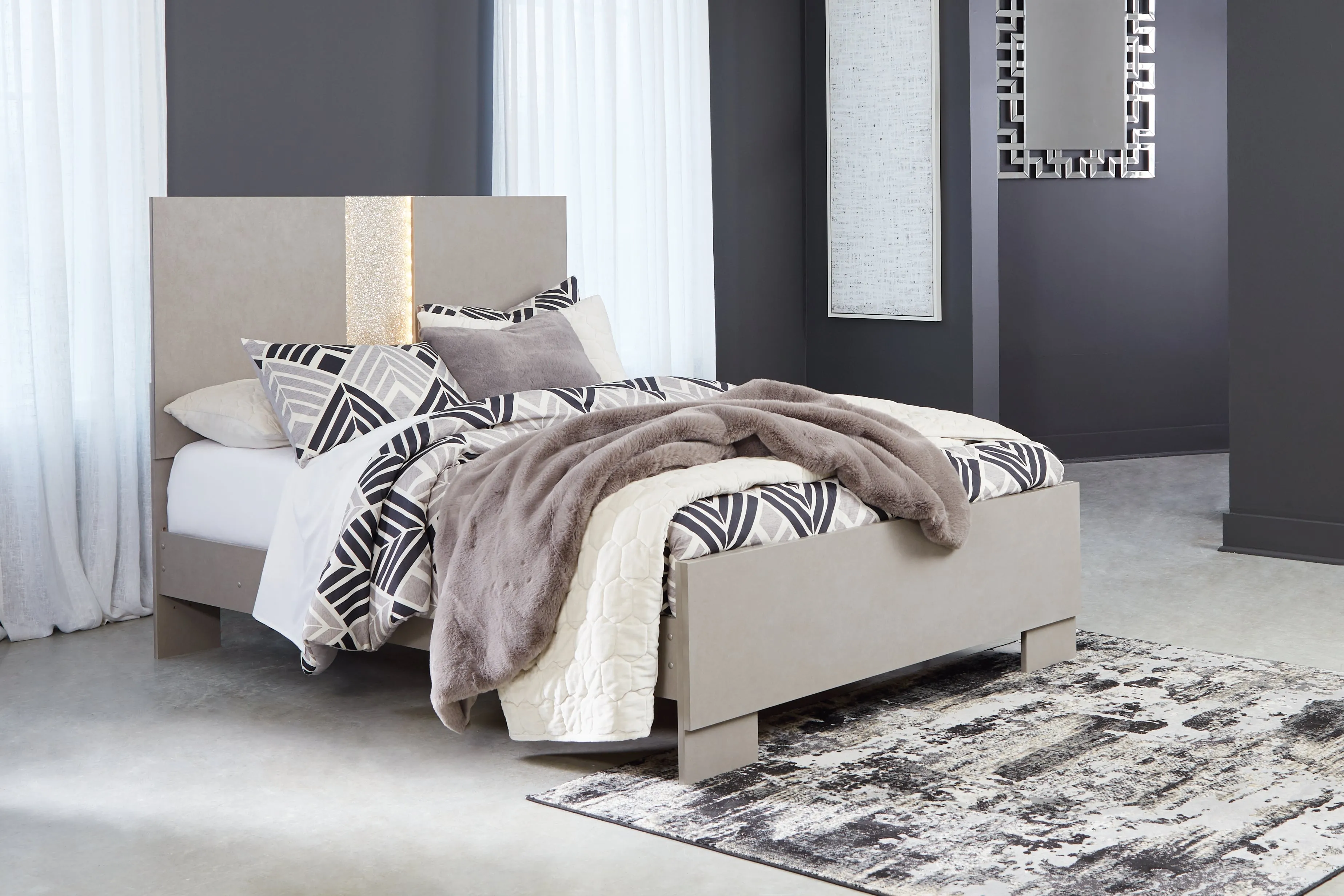 Surancha Queen Panel Bed with Mirrored Dresser and Chest in Gray